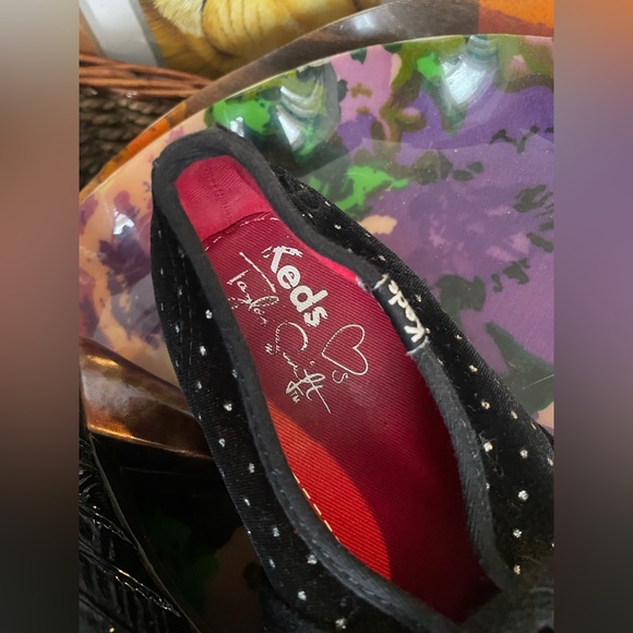 Limited Edition TAylor Swift Keds Shoes ( 6 ) - Picture 3 of 6